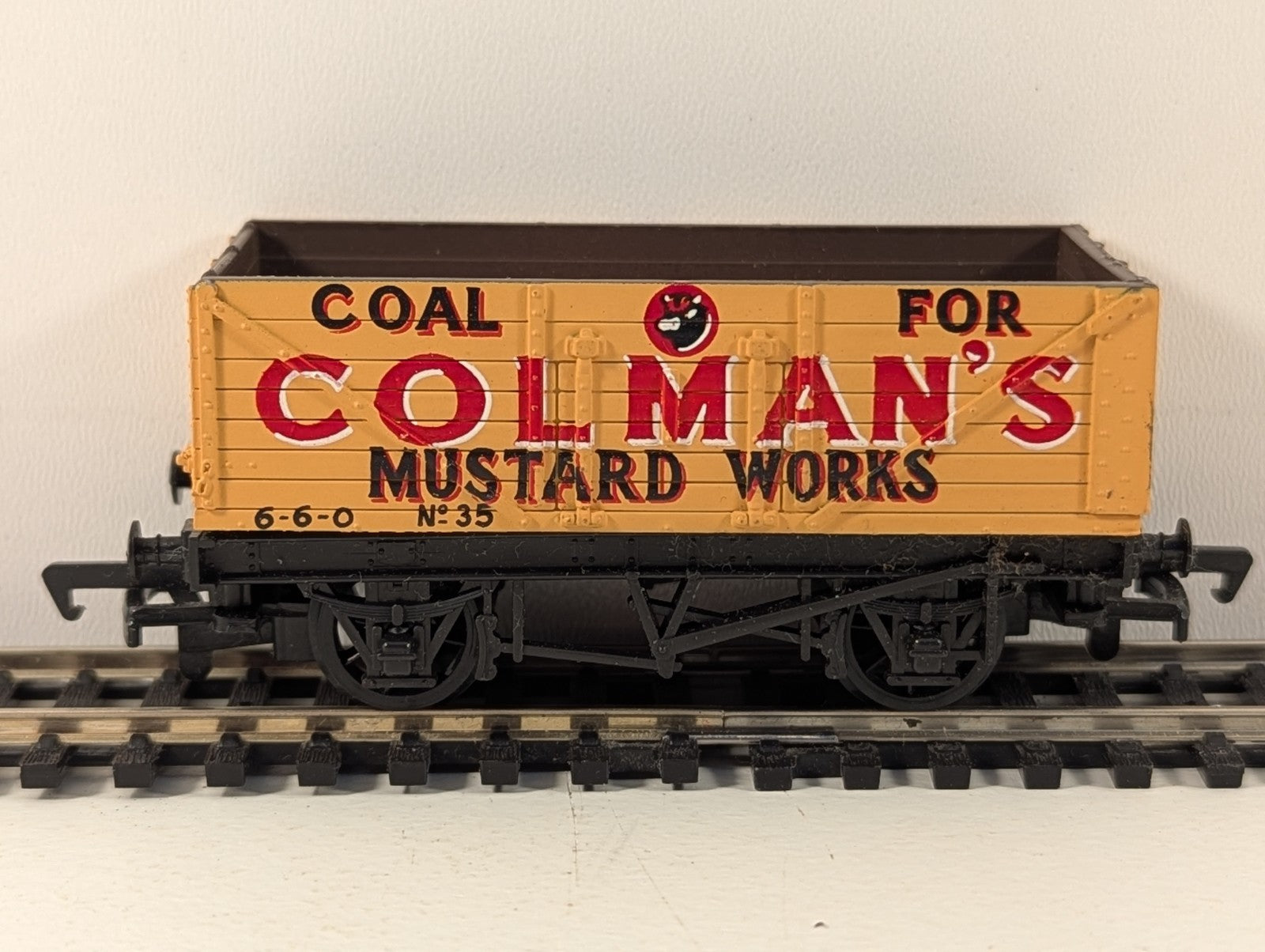 Mainline Railways 37127 OO Gauge Colman’s Mustard 7 Plank Wagon
