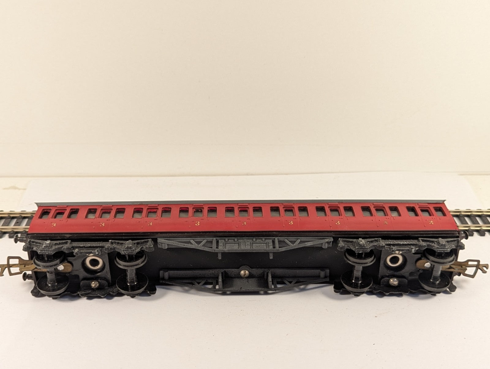 Graham Farish OO Gauge Red Freelance Suburban Bogie Coach Boxed