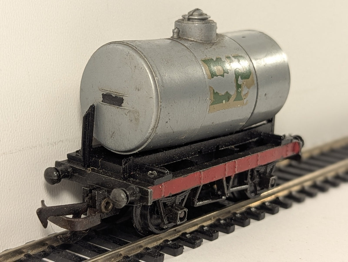 Tri-ang OO Gauge BP Tank Wagon BP Silver R12