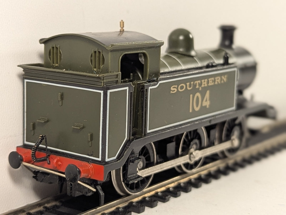 Hornby OO Gauge Class 0F 0-6-0T Steam Locomotive 104