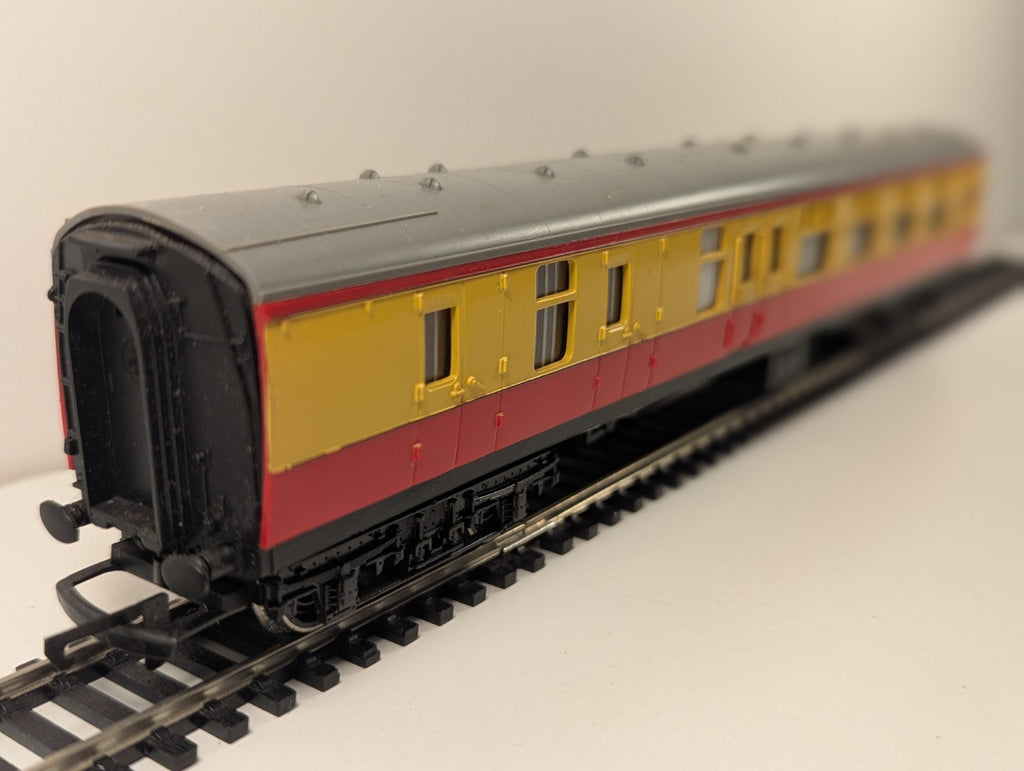 Hornby Tri-ang R627 OO Gauge BR Brake 2nd Coach No. 34100