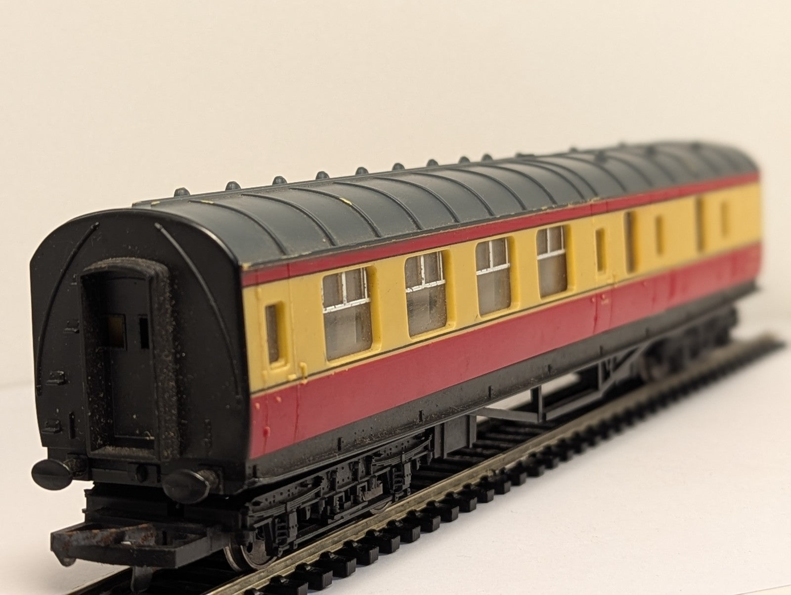 Hornby R438 OO Gauge BR Stanier Brake Coach