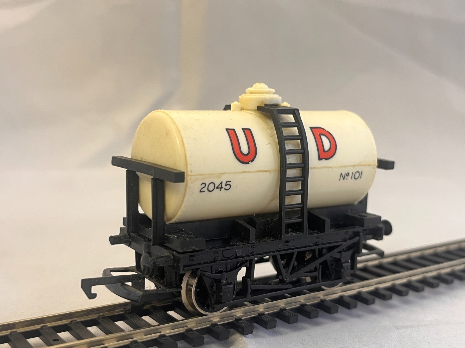 Tri-ang Hornby R15 OO Gauge United Dairies Milk Tank Wagon Boxed
