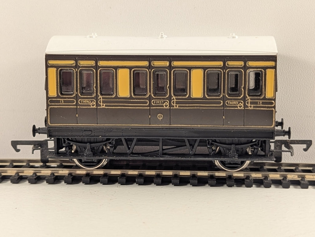 Hornby OO Gauge GWR 4-Wheel Coach R446