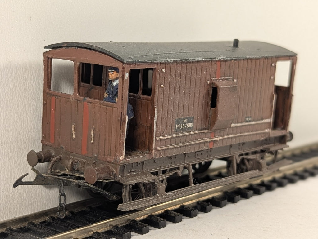 Hornby OO Gauge BR 20 Ton Brake Van Goods Wagon B 952045 BR Bauxite R6367