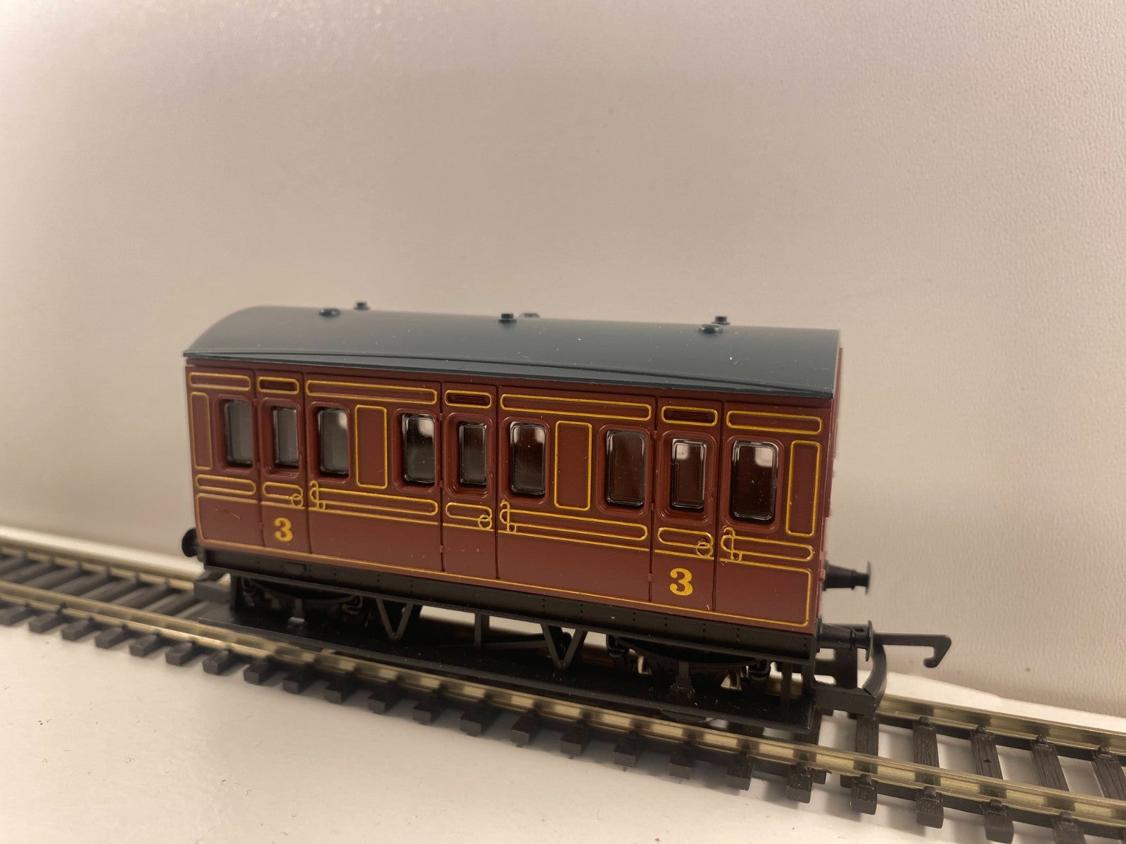 Hornby R468 LMS 4-Wheel 3rd Class Short Coach – OO Gauge
