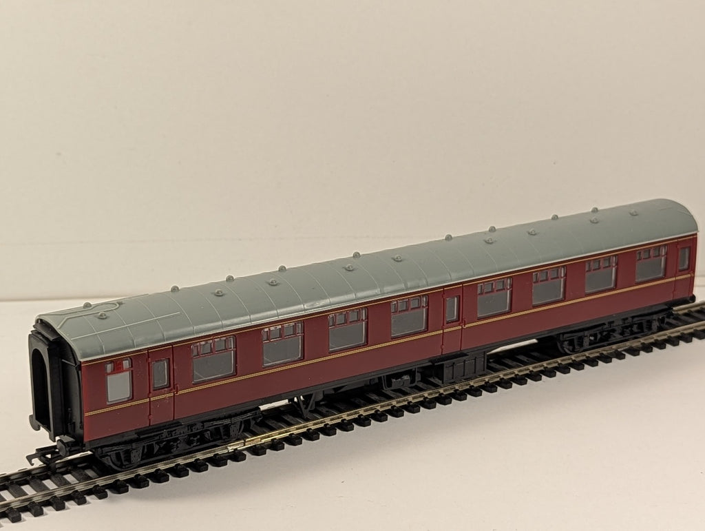 Hacette OO Gauge Stanier Corridor Composite Passenger Coach LMS Maroon