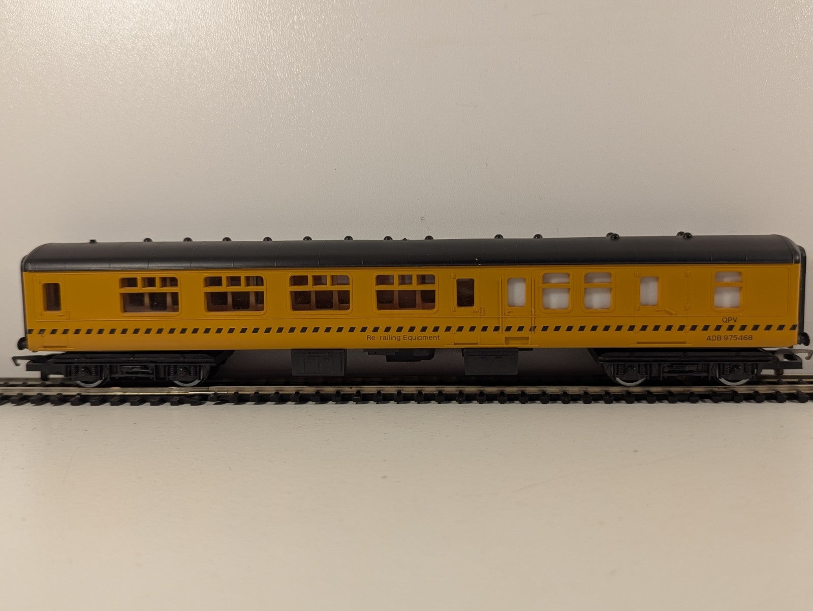 Hornby R.098 Breakdown Crane Crew Coach