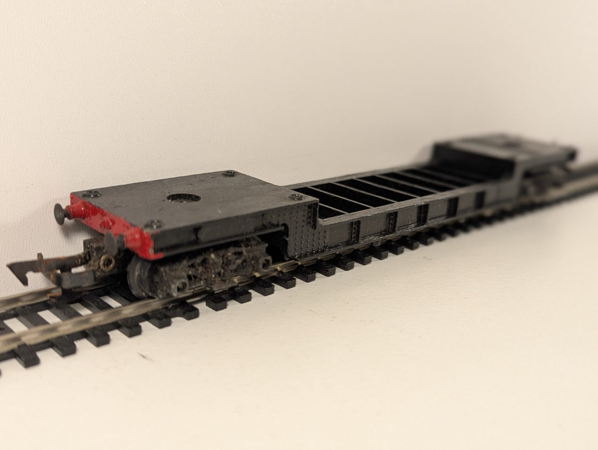 Tri-ang R118 OO Gauge Bogie Well Wagon – Repainted