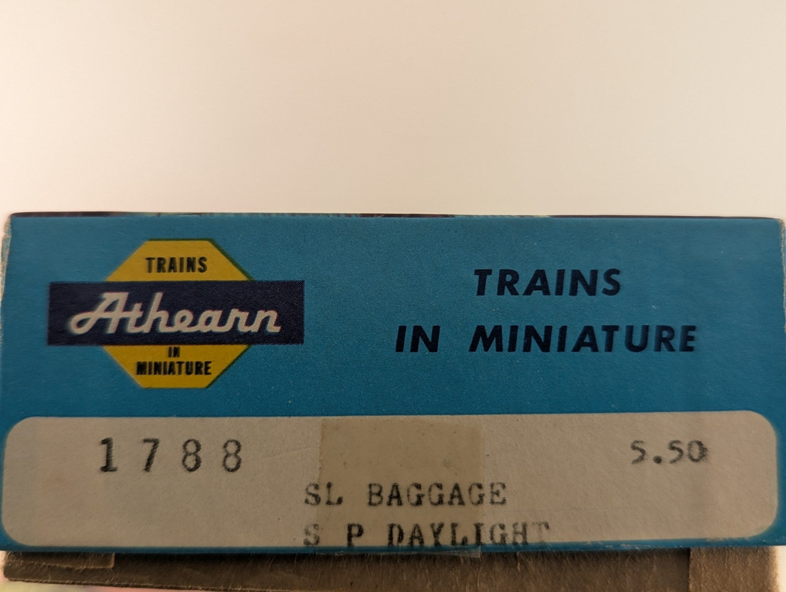 Athearn1788 HOGauge SouthernPacific Daylight BaggageCar - Boxed, Missing Coupler
