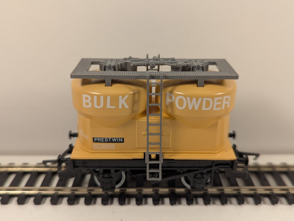 Hornby R095 OO Gauge BR Prestwin Bulk Powder Twin Silo Wagon