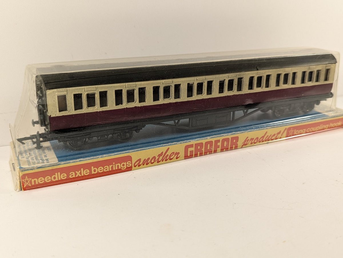 Graham Farish OO Gauge Suburban Compartment Coach Passenger Coach