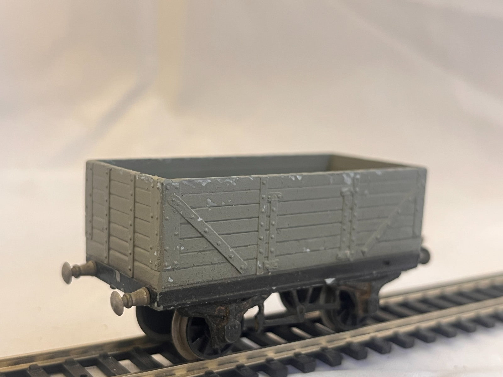 Graham Farish OO Gauge 7 Plank Wagon Grey