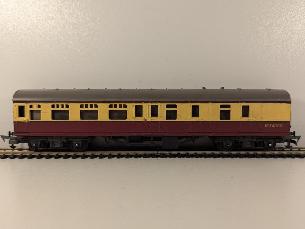 Tri-ang OO Gauge BR Mk1 Brake Third Coach Passenger Coach M34000