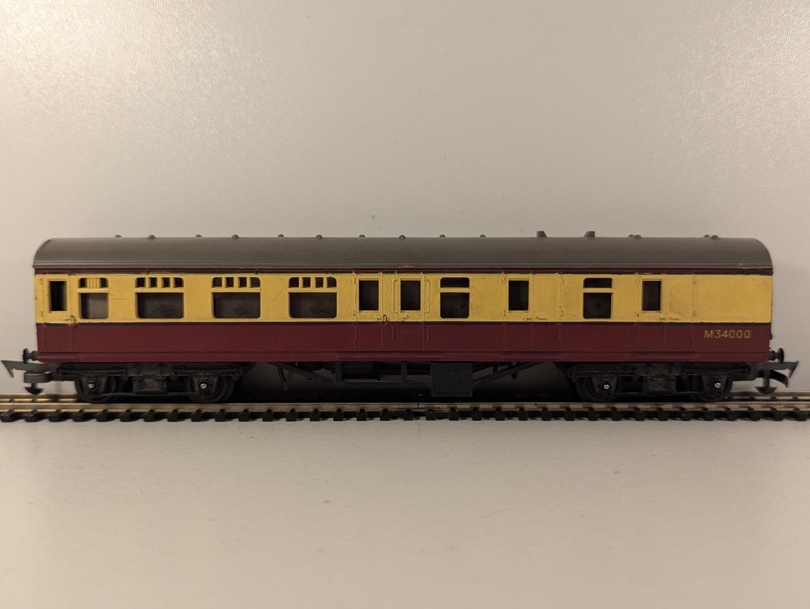Tri-ang OO Gauge BR Mk1 Brake Third Coach Passenger Coach M34000