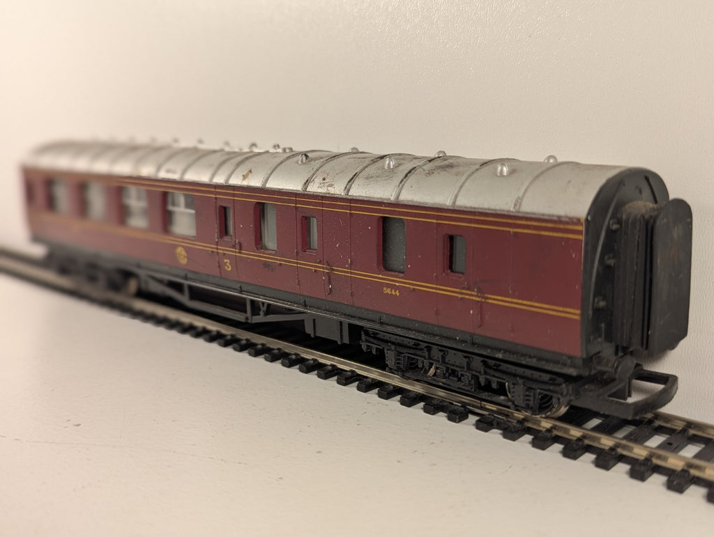 Hornby R475 OO Gauge LMS Brake 3rd Coach Crimson Lake