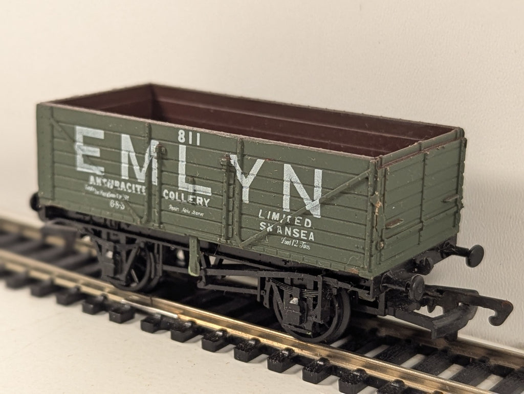 Dapol B170 OO Gauge Emlyn Anthracite Colliery 7 Plank Wagon