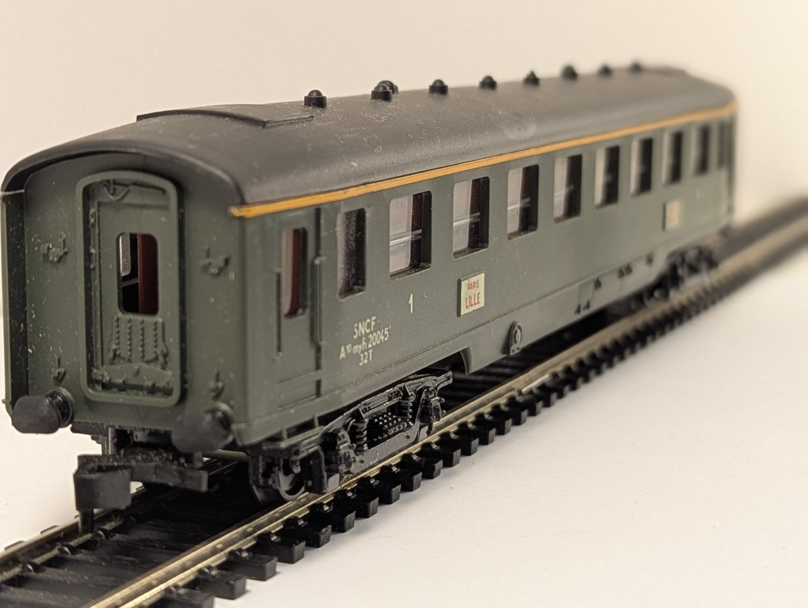Hornby-Acho HO Gauge French SNCF Green Passenger Coach