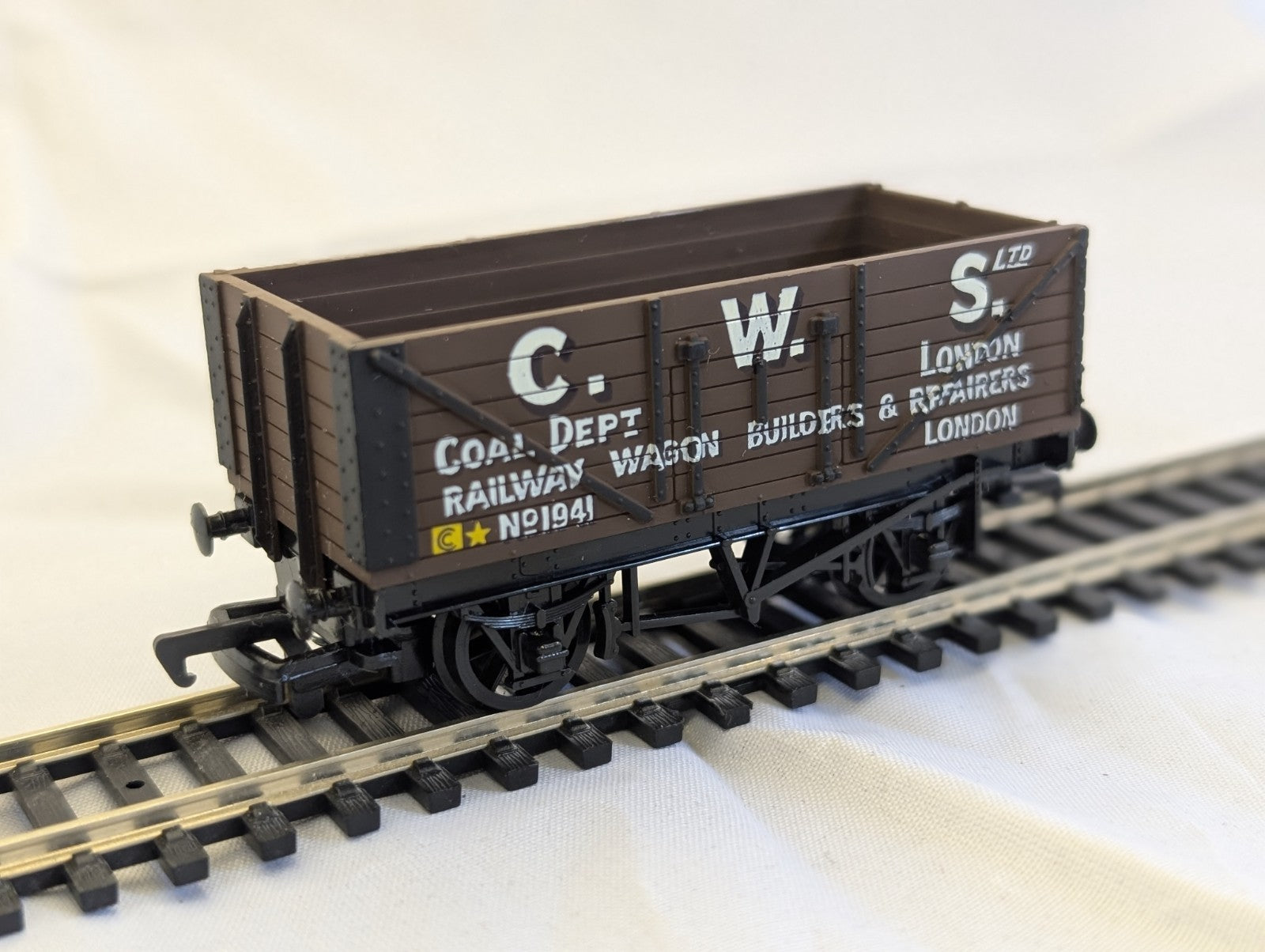 Mainline Railways 37-129 7 Plank Wagon C.W.S.