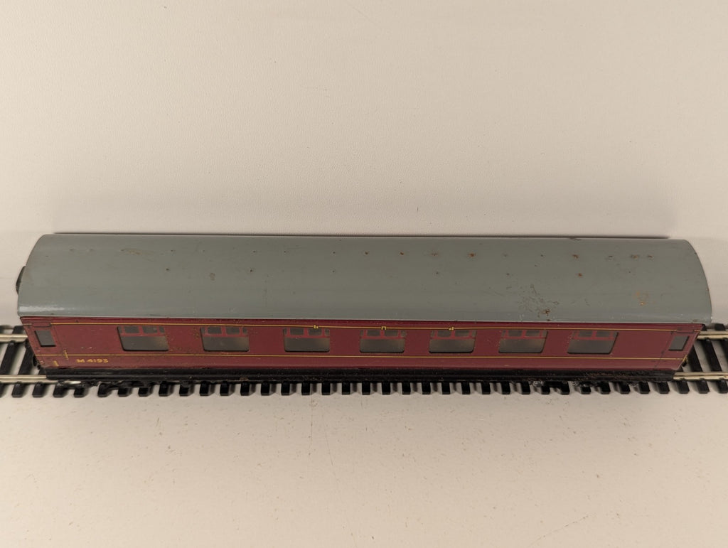 Hornby Dublo OO Gauge LMS Stanier Composite Corridor Coach M4193