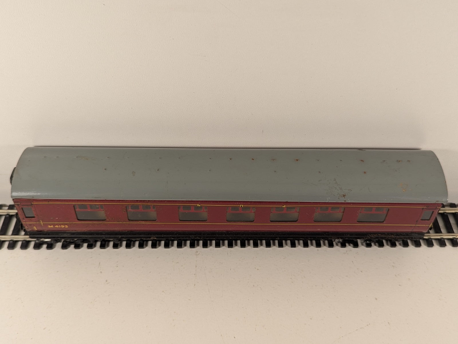 Hornby Dublo OO Gauge LMS Stanier Composite Corridor Coach M4193