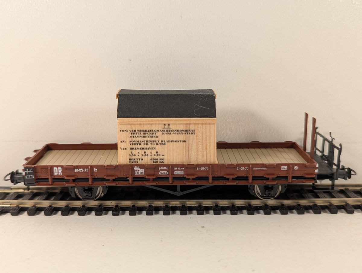 Roco HO Gauge DR Ro Flat Wagon with Crate Load Goods Wagon 61-05-73 DR Brown