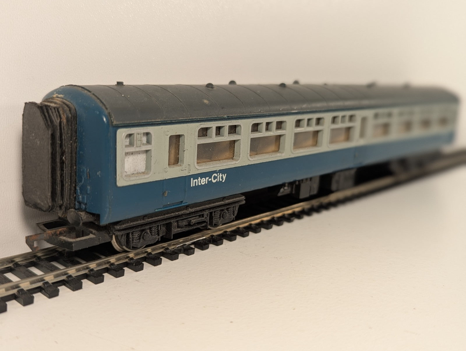 Hornby OO Gauge BR Mk2 InterCity composite Coach