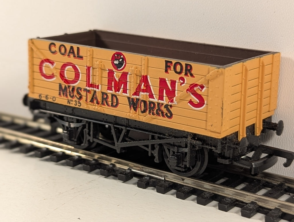 Mainline Railways 37127 OO Gauge Colman’s Mustard 7 Plank Wagon