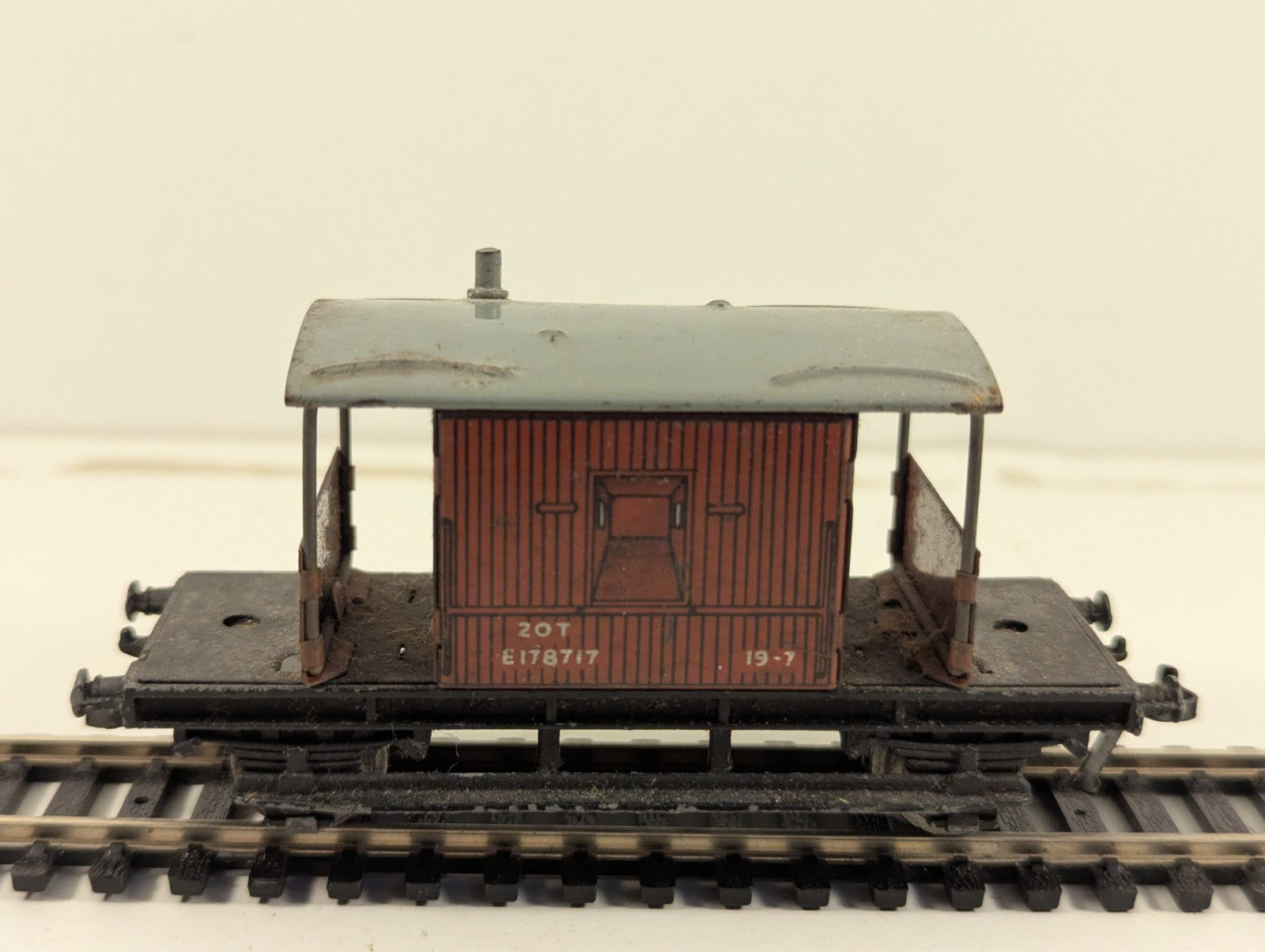 Hornby Dublo OO Gauge 20 Ton Brake Van