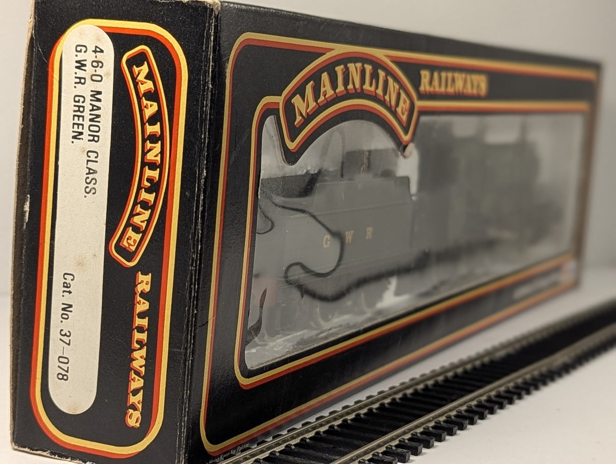 Mainline OO Gauge Manor Class 4-6-0 'Hinton Manor' Steam Locomotive 7819