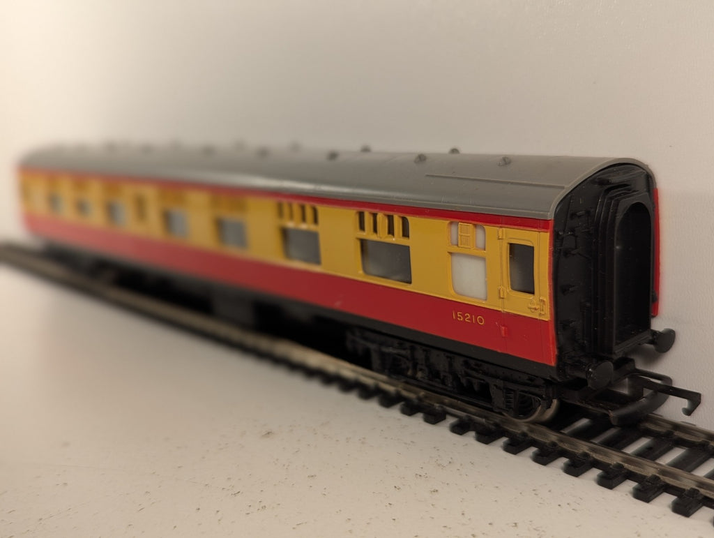 Hornby OO Gauge BR Ex-LMS Corridor Composite Coach Passenger Coach 15210
