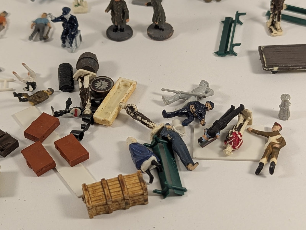 Various OO Gauge Figures