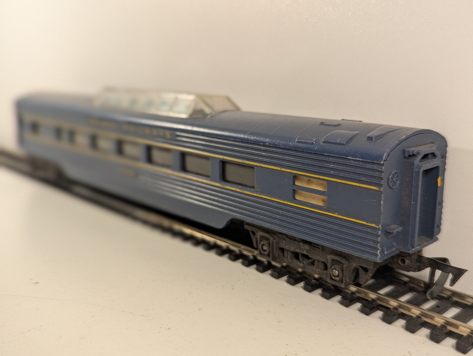 Tri-ang R132 OO Gauge Transcontinental Vista Dome Car