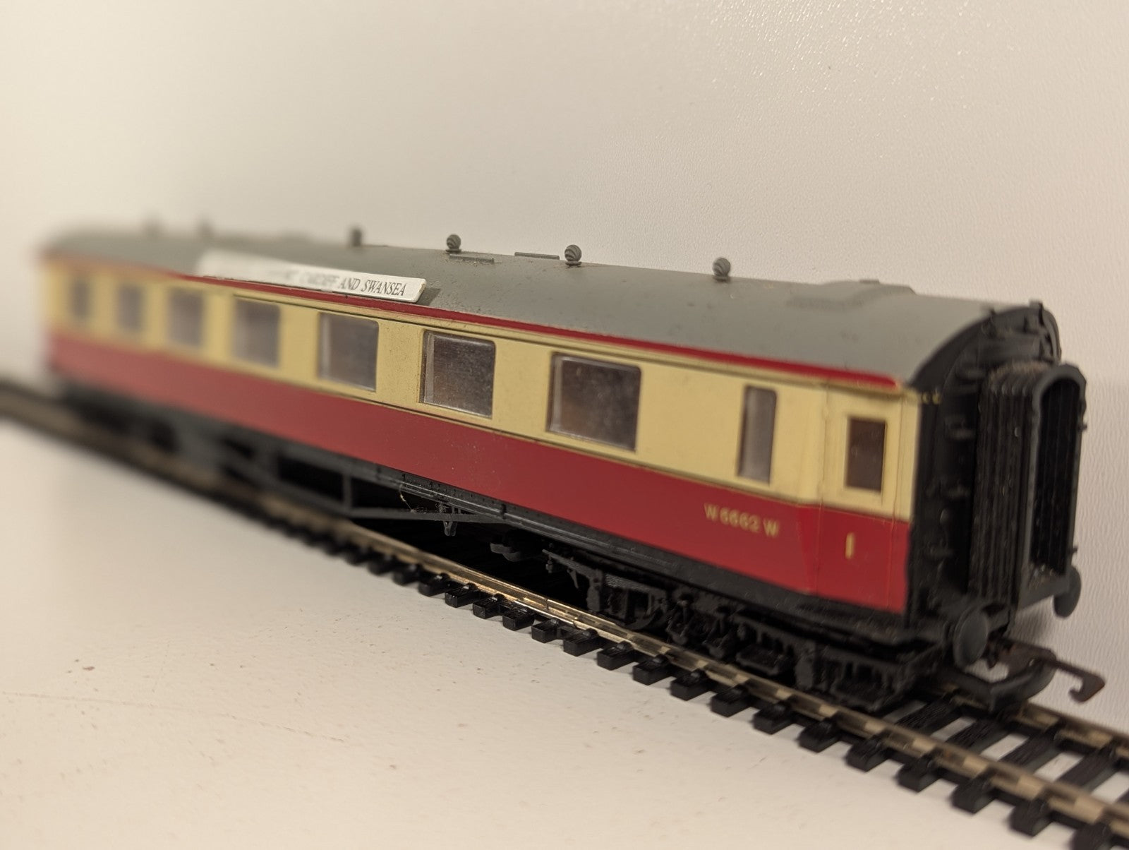 Dapol OO Gauge Maroon & Cream Composite Coach Paddington–Cardiff–Swansea boards.