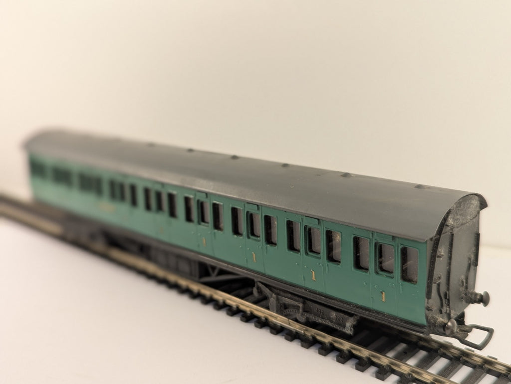 Graham Farish OO Gauge Southern Railway Green First Class Coach Boxed