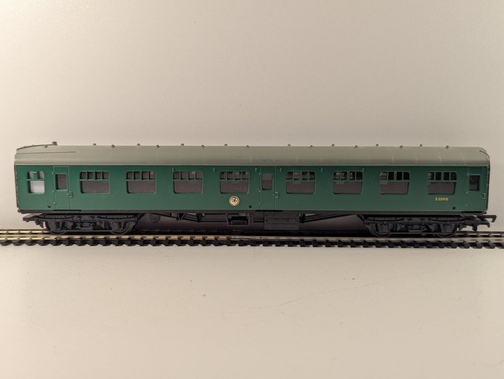 Mainline 37121 OO Gauge BR Mk1 Corridor 3rd class S25915 SK Green – Faults