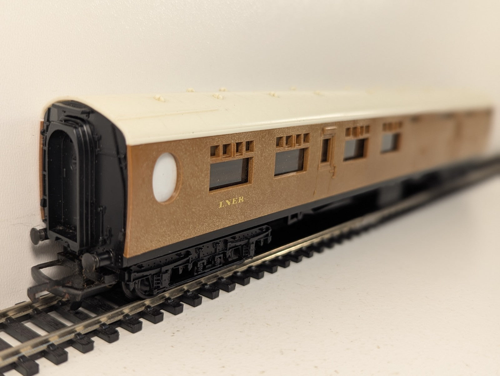 Tri-ang Hornby R746 OO Gauge LNER Thompson Third Class Brake Coach