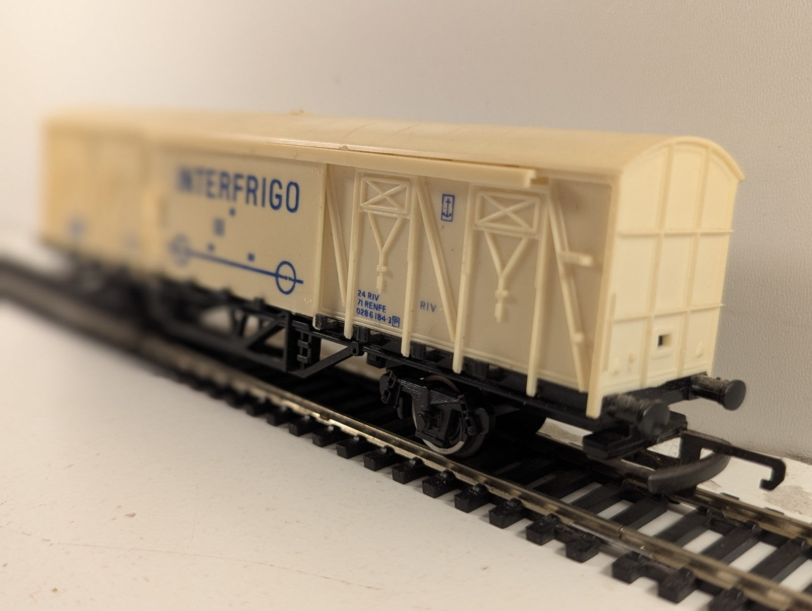 Tri-ang Hornby OO Gauge Interfrigo Refrigerator Van Goods Wagon