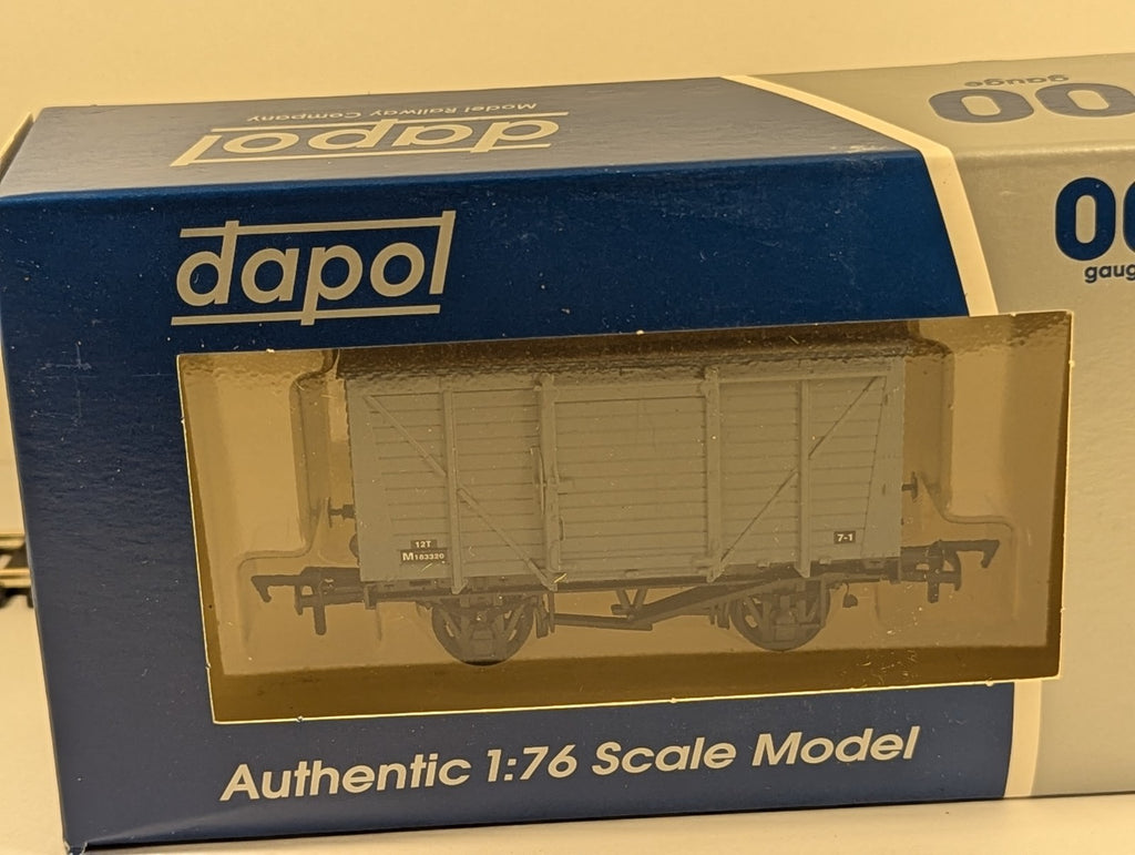 Dapol 4F-011-046 OO Gauge Ventilated Van BR Grey M183320