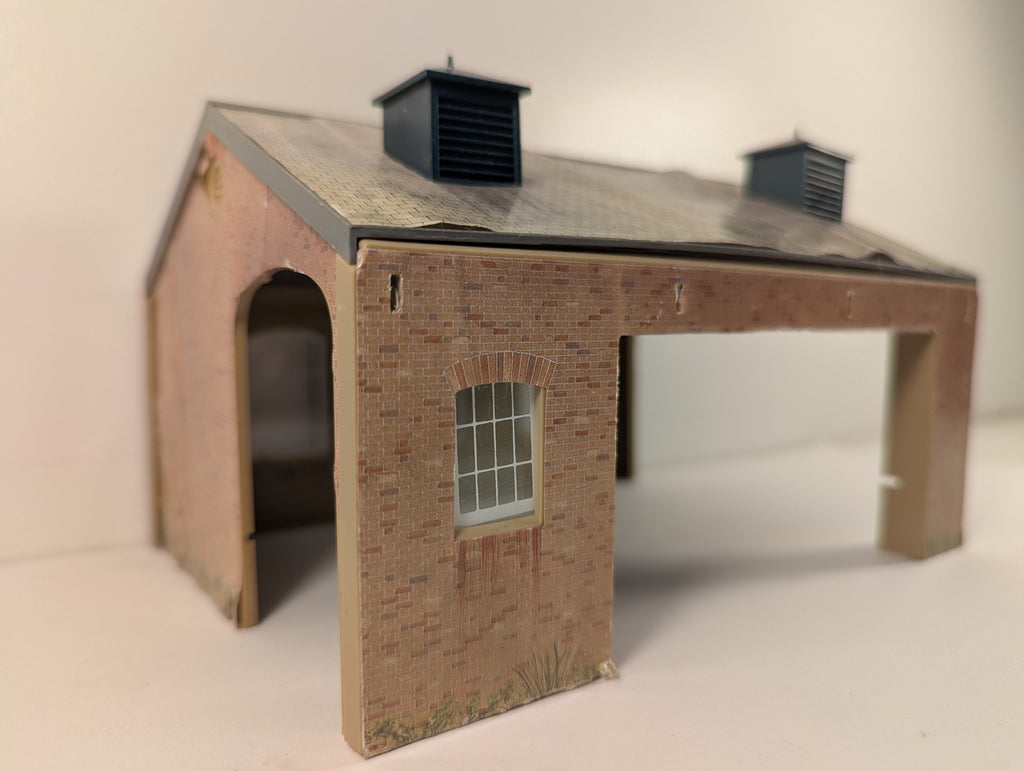 Hornby OO Gauge Engine Shed Building Brick R504