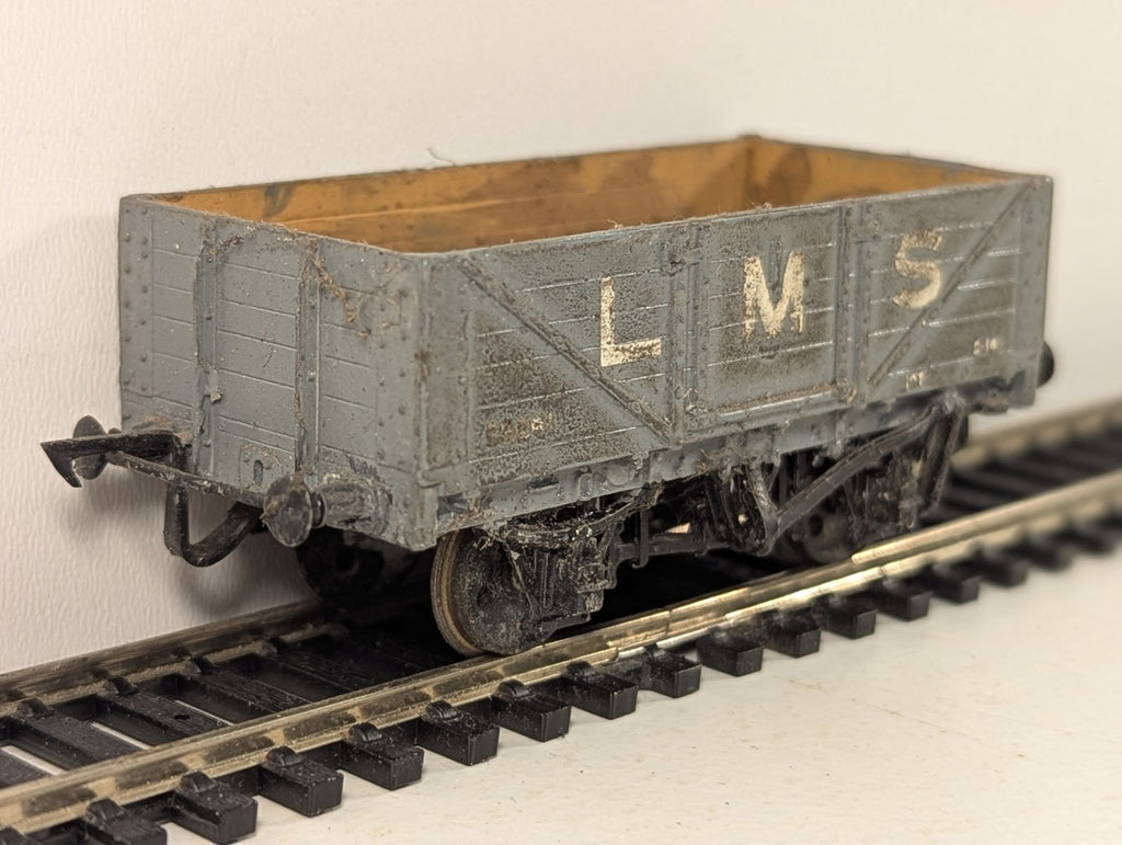 Kit-built OO Gauge 5 Plank Open Wagon Goods Wagon 20261 LMS Grey