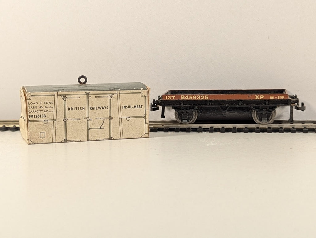 Hornby Dublo 32088 OO Gauge Low-Sided Wagon with White Meat Container - Boxed