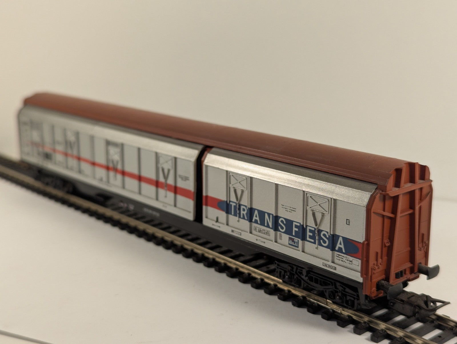 Electrotren HO Gauge Silver & Brown Sliding Wall Wagon