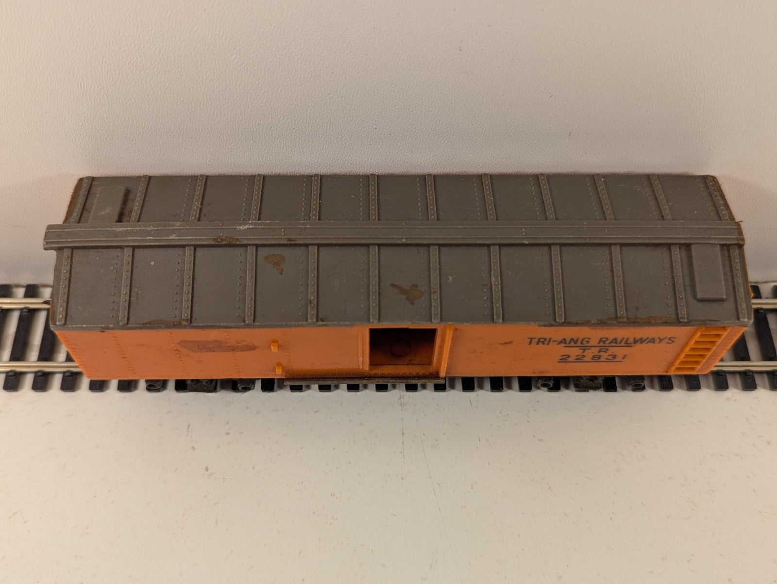 Tri-ang Railways R114 OO Gauge Orange Box Car
