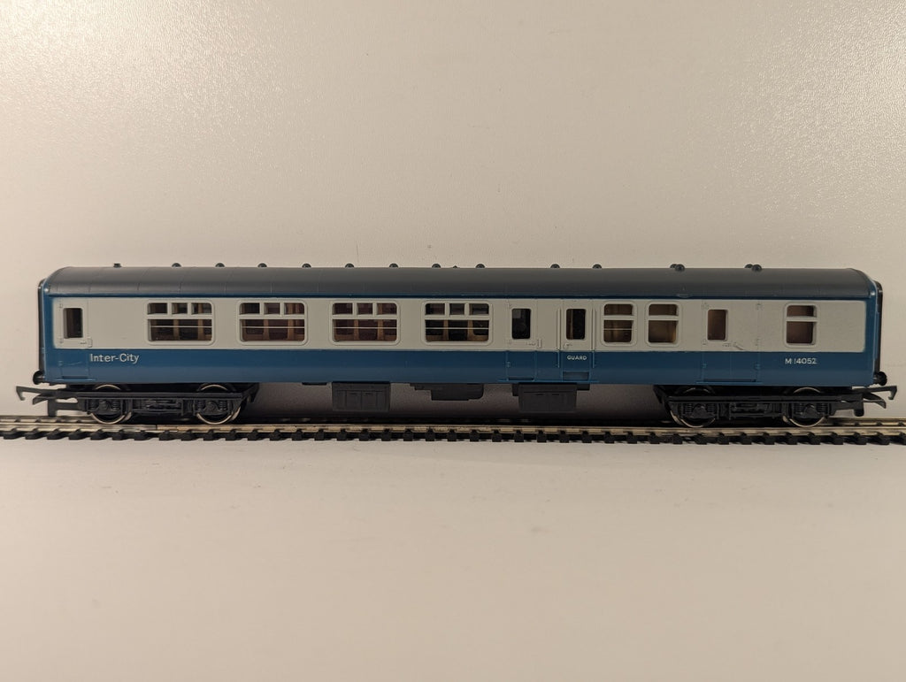 Hornby OO Gauge BR Mk1 Brake Corridor Composite (BCK) Passenger Coach M14052
