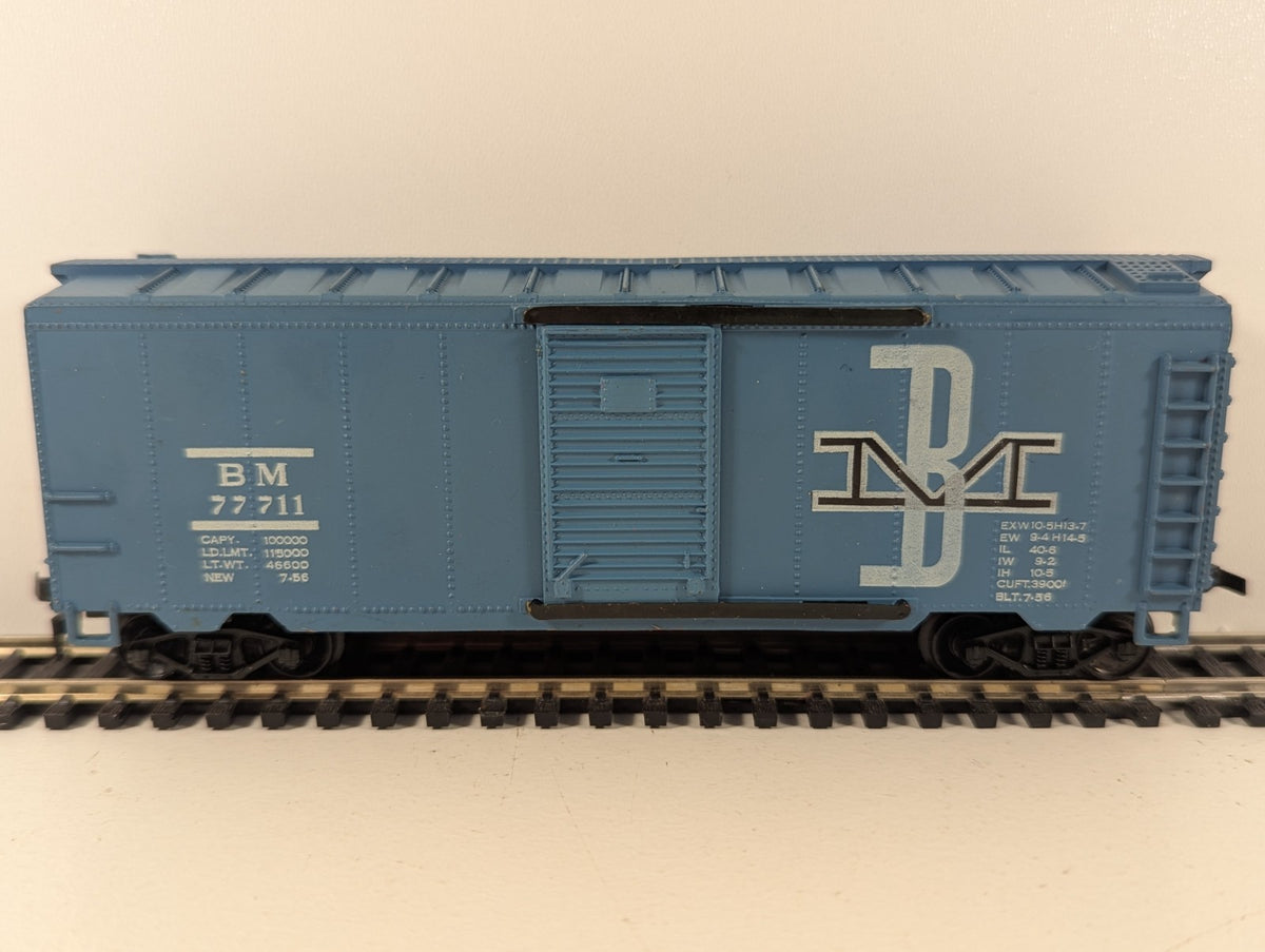 Tyco HO Gauge Boston & Maine 77711 Sliding Door Boxcar