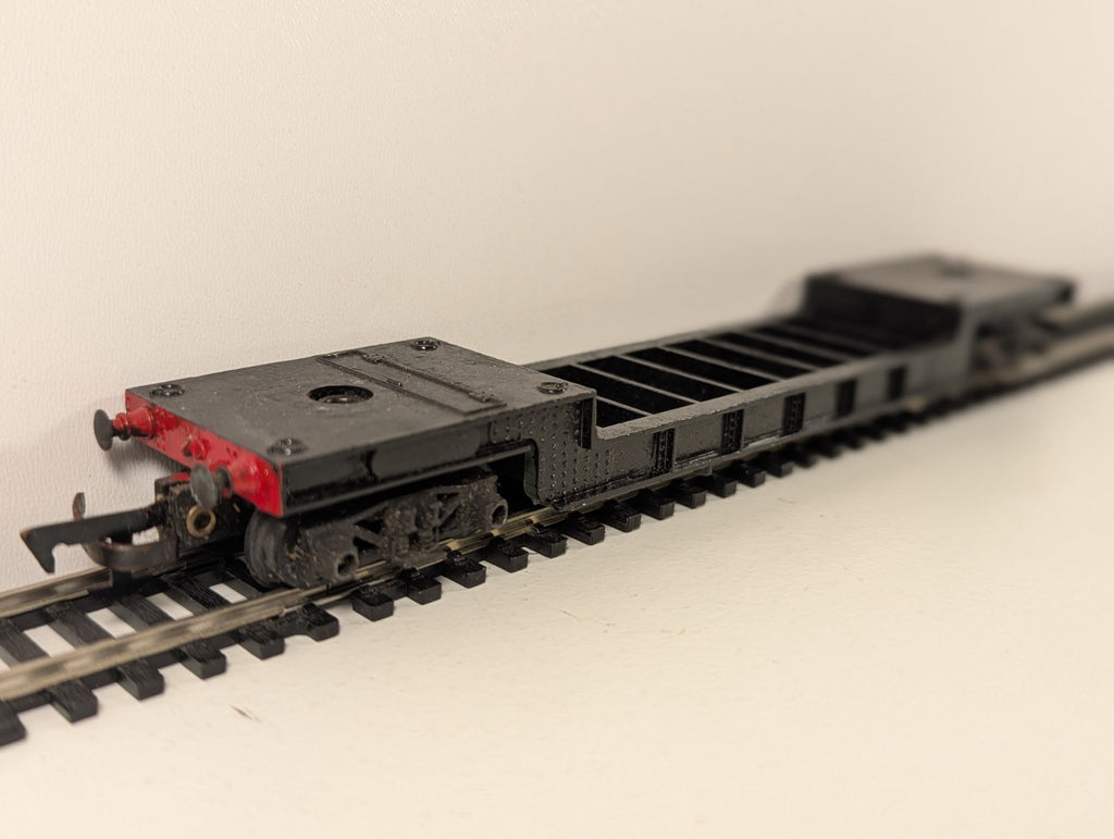 Tri-ang R118 OO Gauge Bogie Well Wagon – Repainted