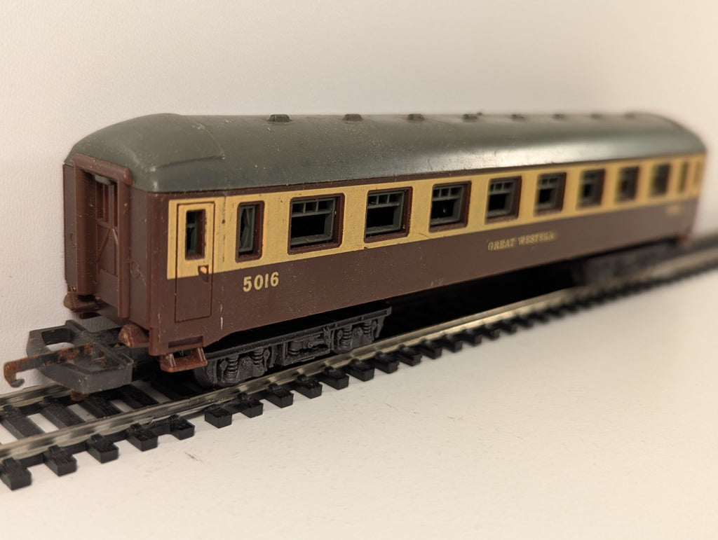 Lima HO Gauge GWR Chocolate & Cream Coach No. 5016