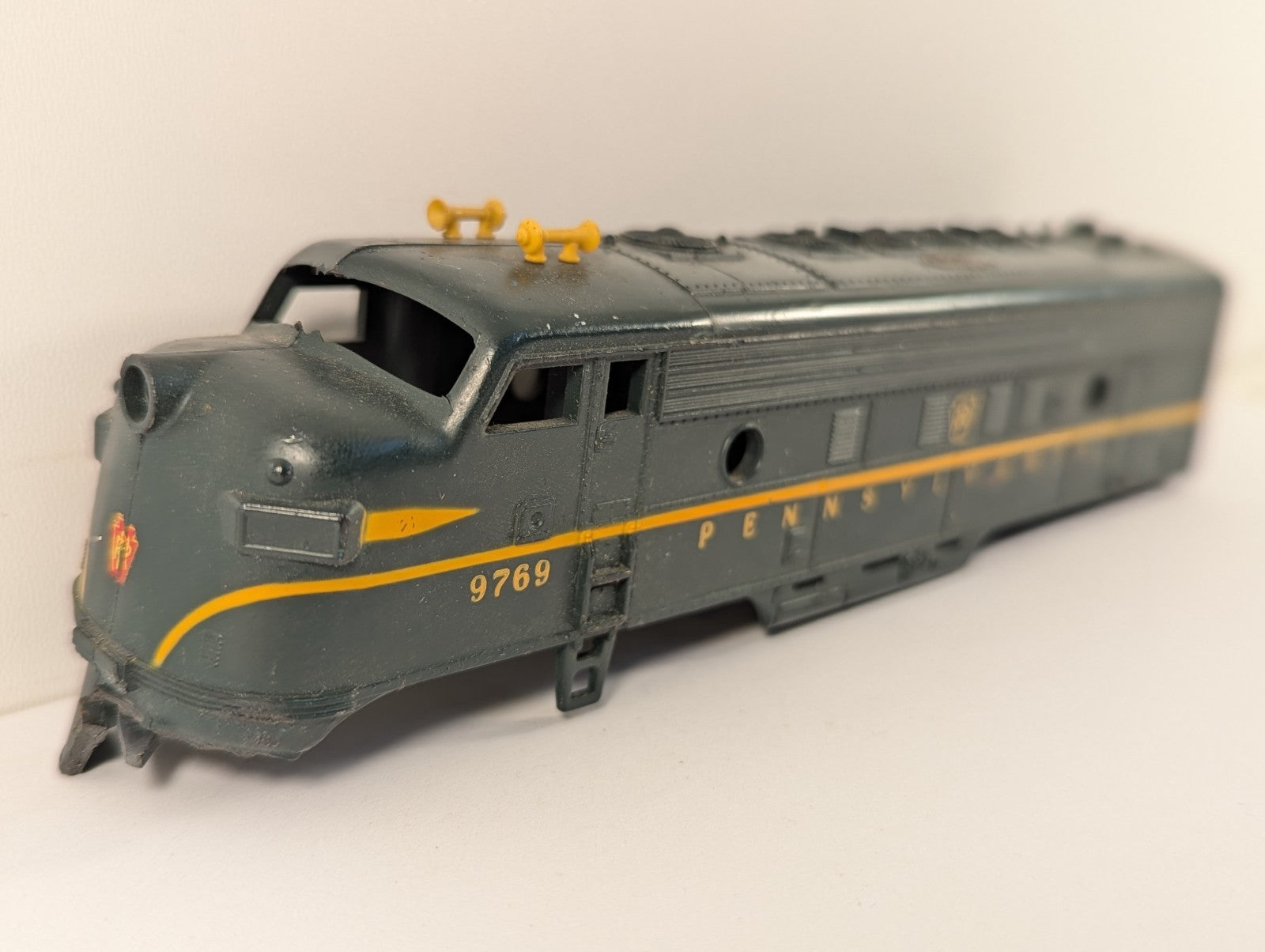 Mantua HO Gauge Pennsylvania Railroad Diesel Locomotive Body Shell - damaged