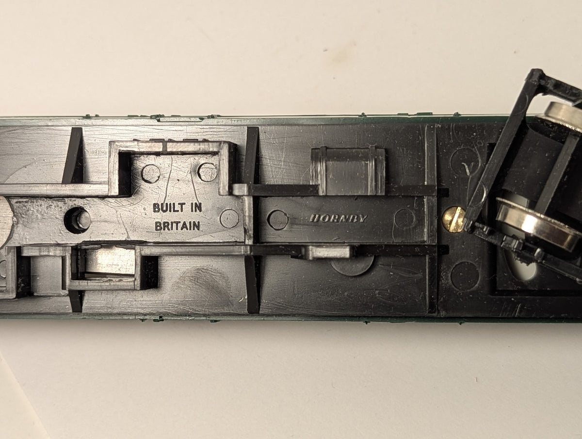 Hornby OO Gauge Maunsell Brake Third Coach Passenger Coach 4351 Southern Green